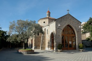 Capilla de San José en la explanada del Real Santuario de San José de la Montaña