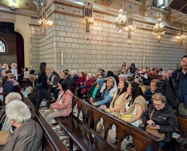 grupos de parroquianos de la sagrada familia en el santuario san jose de la montaña para ganar el jubileo de la esperanza