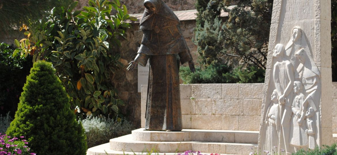 Estatua Madre Petra de San José