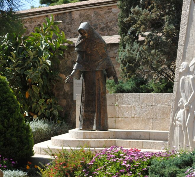 Estatua Madre Petra de San José