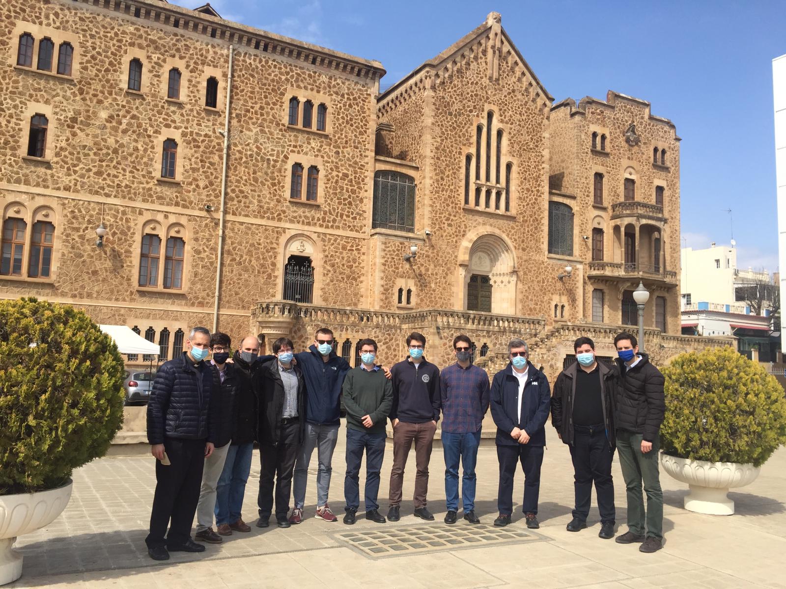 Grupo de seminaristas de la residencia san josé de la montaña del seminario conciliar de barcelona
