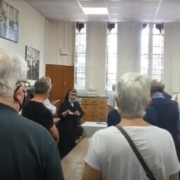 Grupo visitando el museo de la imprenta Barcelona