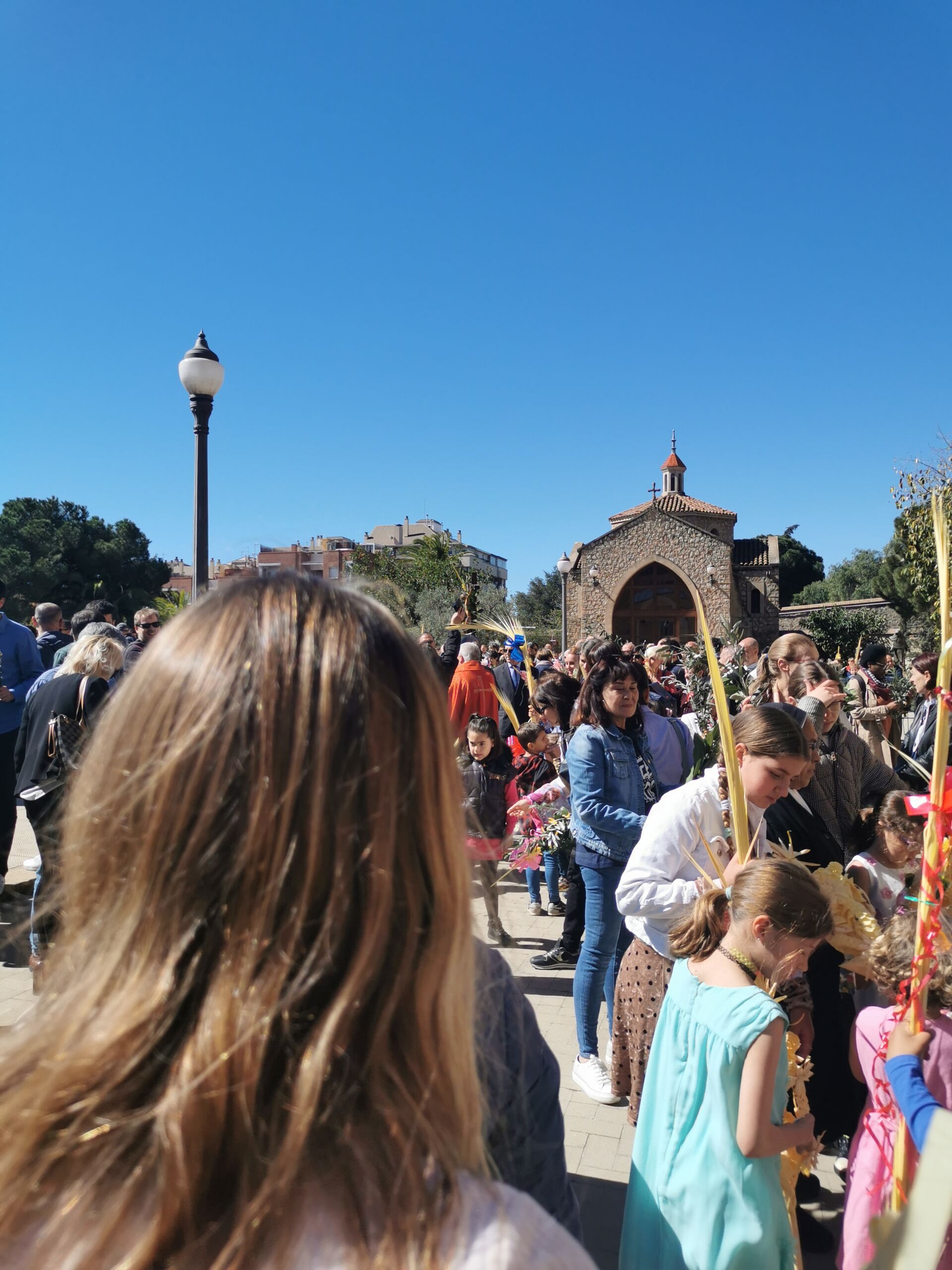 Vista de la multitud en el Santuario el domingo de ramos 2023