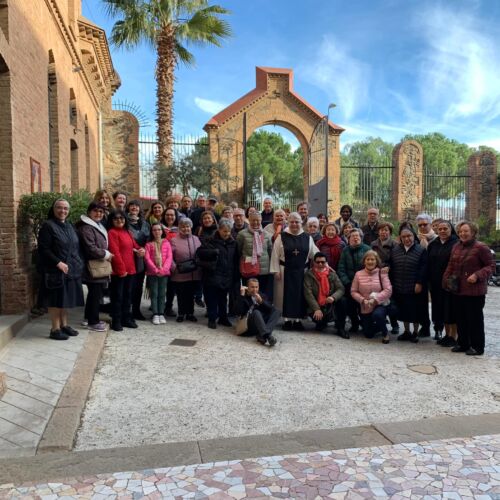 grupo de la asociación san jose de la montaña de barcelona en el monasterio de Valldonzella peregrinación de enero de 2023