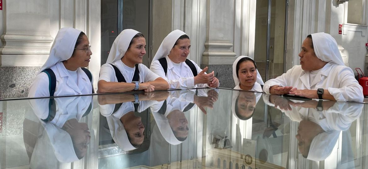 Madre Rocío y Madre Aura hacen la Ruta de Madre Petra antes de realizar los votos perpétuos