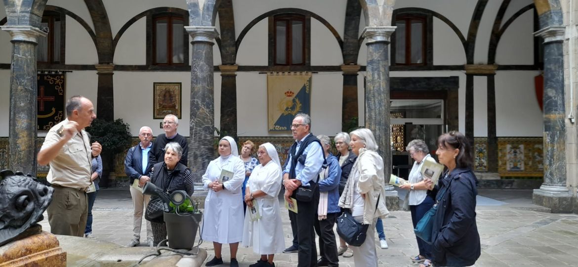 madres del santuario en una visita guiada al antiguo convento de las mercedarias.