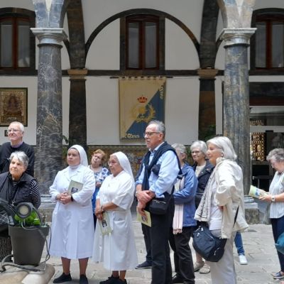 madres del santuario en una visita guiada al antiguo convento de las mercedarias.