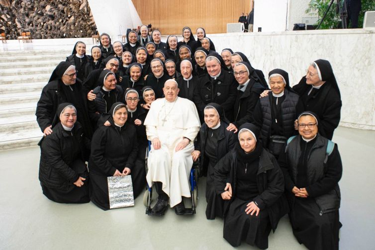 Madres de Desamparados y San José de la Montaña junto al papa Francisco