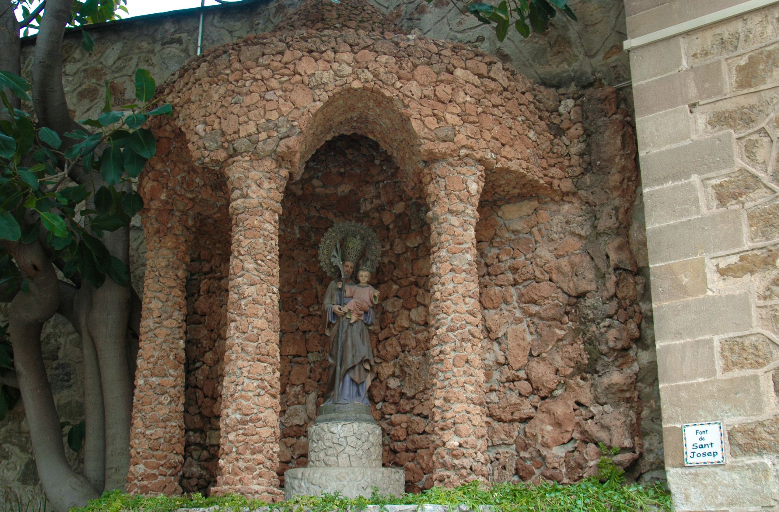 San José de la mOntña en su cueva junto a la fuente