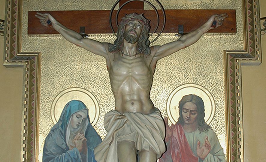 Semana Santa 2019. Imagen de cristo crucificado en el Real Santuario de San José de la Montaña. Barcelona. Viernes de Cuaresma