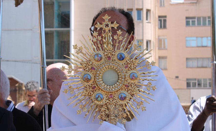 Procesión Custodia. Santuario San José de la Montaña. Barcelona