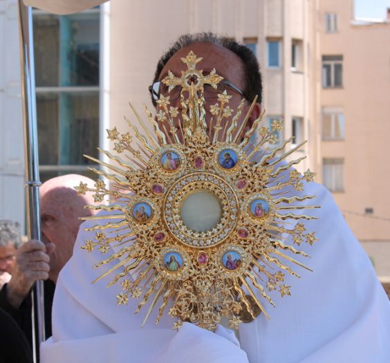 Procesión Custodia. Santuario San José de la Montaña. Barcelona